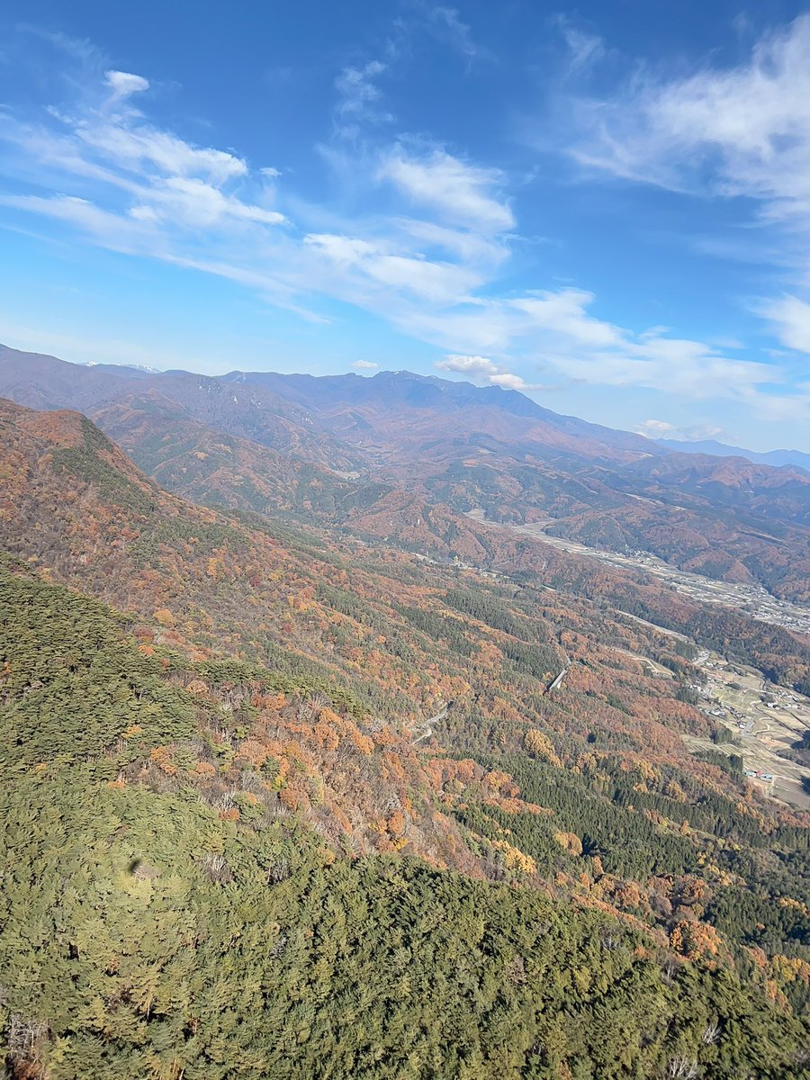 keycrew_'s tweet photo. 今日は3年生と4年生と8年生が飛びました🤩
紅葉綺麗すぎました🍁 https://t.co/IOWJiFvr2Q