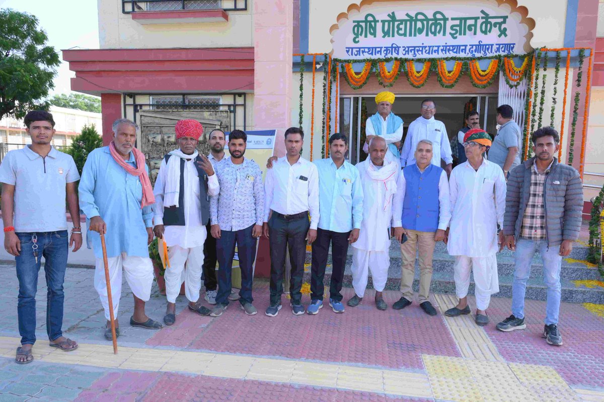 VforRajasthan's tweet photo. भारत को 2024-25 में 160 लाख टन खाद्य तेलों के आयात के लिए लगभग 1.61 लाख करोड़ रुपये खर्च करने होंगे।खाद्य तेलों के लिए हम आयात पर निर्भर हैं। #Argentina  #Brazil #Malaysia  और #indonesia से हम खाद्य तेल बड़ी मात्रा में आयात कर रहे हैं। आत्मनिर्भर भारत के लिए यह बड़ी चुनौती है। https://t.co/4bIPqwSCTR