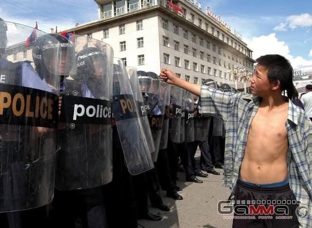 Намайг төрж байх үед Б.Даш-Ёндон гэдэг хүн хуучин МАХН-ын дарга байж.  Өнөөдөр Н.Учрал гэдэг хүн МАН-ын даргаар нь сонгогдов бололтой. С.Данзангаас Г.Очирбат хүртэлх буюу  1921-1990 он хүртэл тус намыг удирдсан дарга нарыг нь түүх  шүүнэ биз. 
Харин 1992 оноос өдгөөг хүртэлх 12