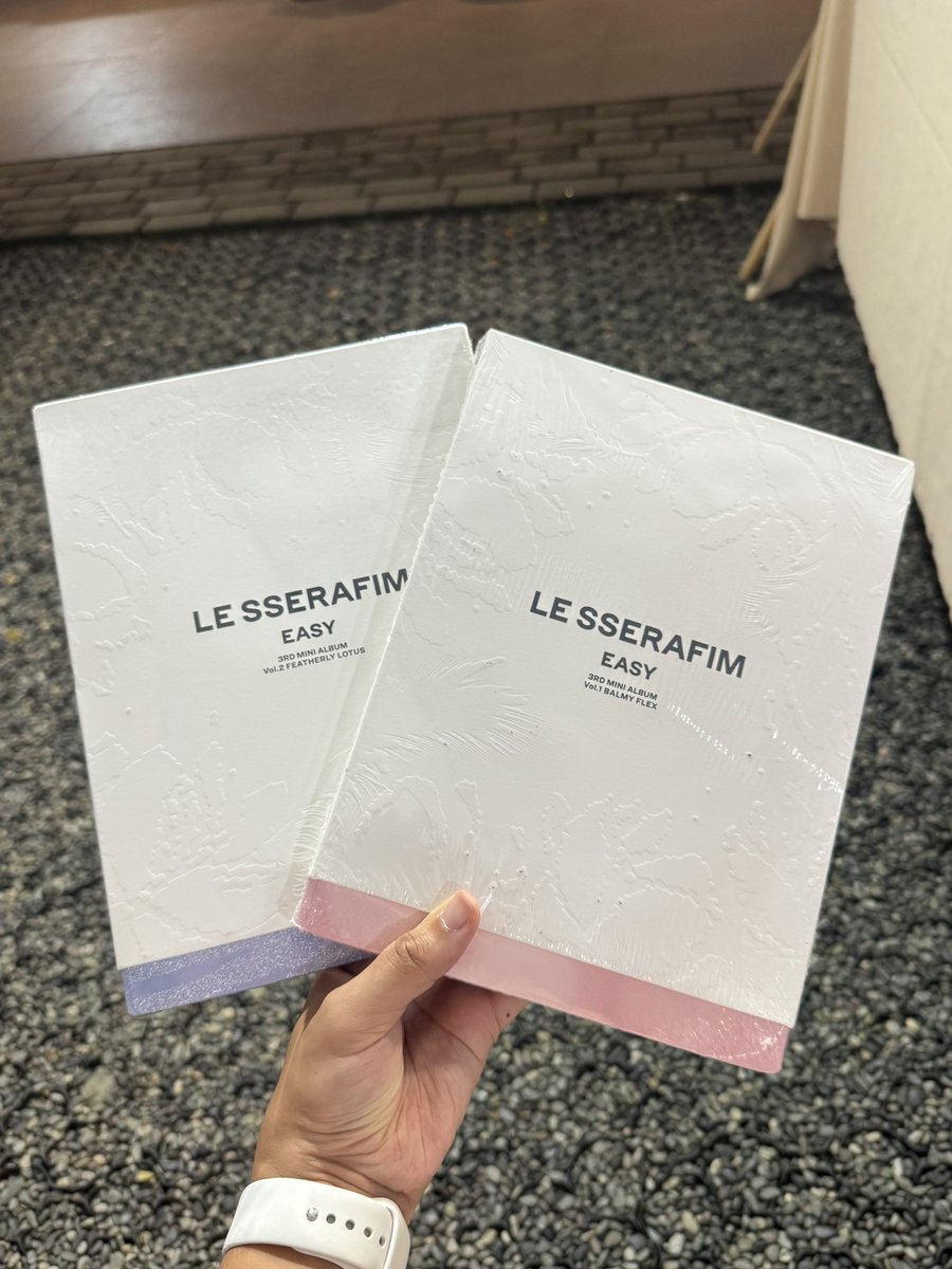 WTS LFB PH WW | #LESSERAFIM 

Paubos Sale 🍀 

LE SSERAFIM Albums (Sealed)

EASY &amp; Crazy Standard Ver. ✨ 
--> take all for 2k php ^^

⚡️ W/ FREEBIES
💧 SEALED &amp; COMPLETE INCLUSIONS 

⏰ DOO: 12/11
✅ LONG DOP: 20% DP, BALANCE UNTIL DECEMBER 15

MINE OR DM US TO ORDER 💌

#