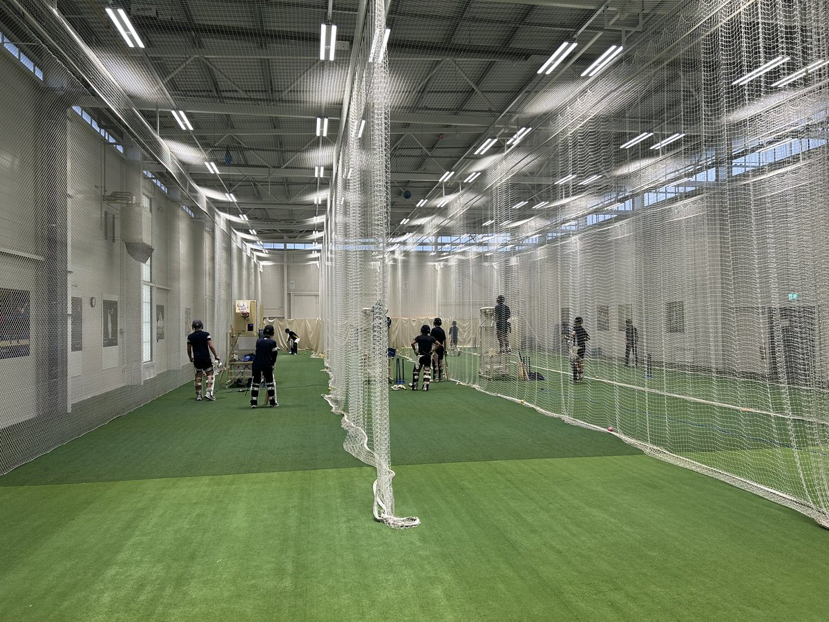Shrewsbury_Cric's tweet photo. Today saw the start of our annual @GlamCricket winter programme, which has now seen several graduates move on to earn professional contracts at the Welsh club.

Head of Talent Development Rich Almond and ex-captain David Lloyd joined an exciting group which included  3 Salopians. https://t.co/VaLLkIOxAu