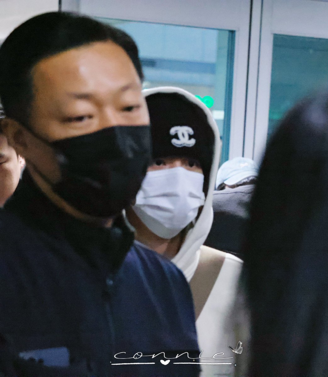 251116 인천 도착
집에서 쉬어~

#백현 #BAEKHYUN 
<a href="/BAEKHYUN_INB100/">BAEKHYUN_official</a> <a href="/B_hundred_Hyun/">Baekhyun_EXO</a>