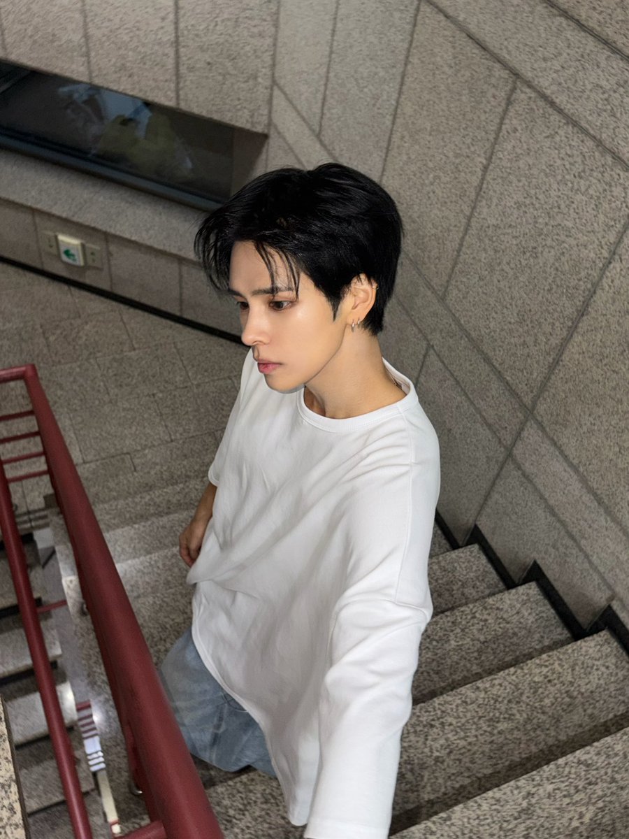 CRAVITY_twt's tweet photo. 레모네이드 피버 첫주 끝🍋
#세림 #인기가요 https://t.co/xYMJVqbSe0