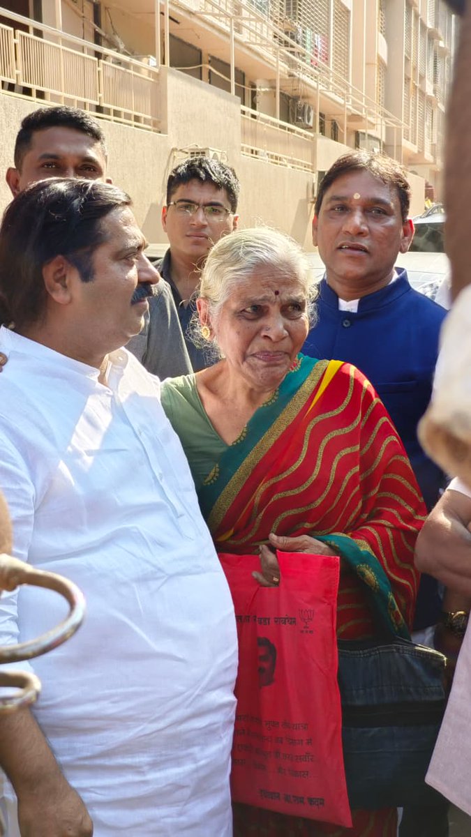 ramkadam's tweet photo. आमदार राम कदम
#राम दरबार#
 #DevendraFadnavis #BjpMumbai
#bjp #devendrafadnavis #devendrafadnavisformaharashtra
#bjpmaharashtra #bjpmumbai #bjpghatkopar
#Ghatkopar #mahayuti
#bjp4ghatkopar
#ghatkopardiaries #WomenEmpowerment #SkillDevelopment #Udyog #SelfReliantWomen https://t.co/6z4xQcSNda