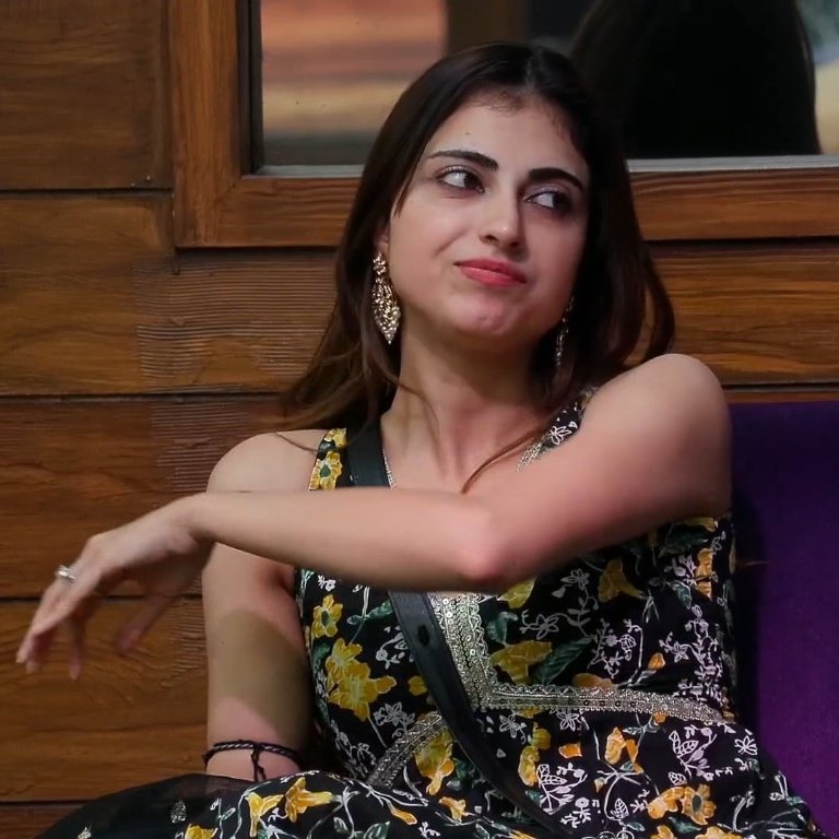 Trending with 100k posts <33 

BB19 BELONGS TO FARRHANA

Retweet if you are supporting her !!