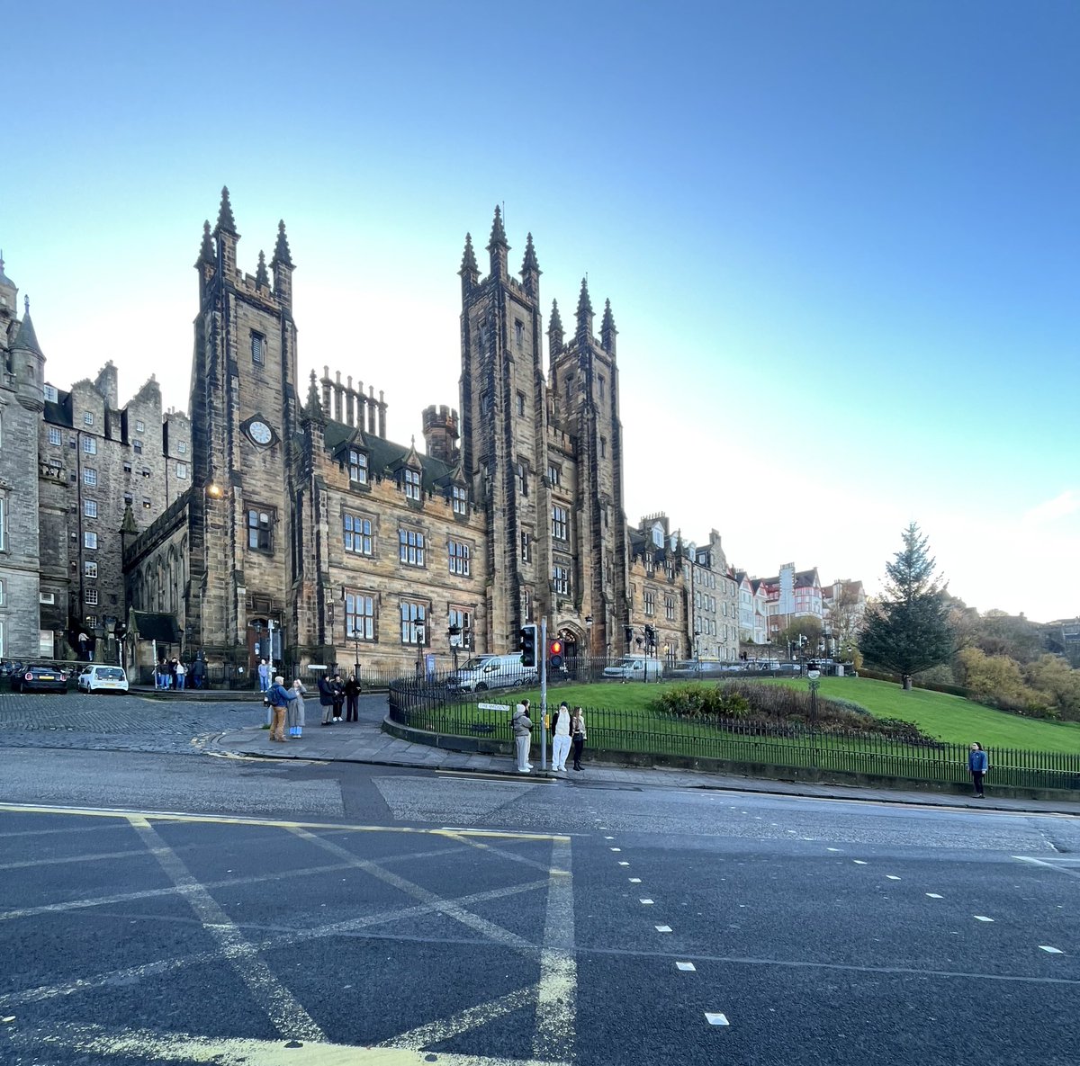 Sevgilinle iskoçyaya git tivitini çok ciddiye aldım.