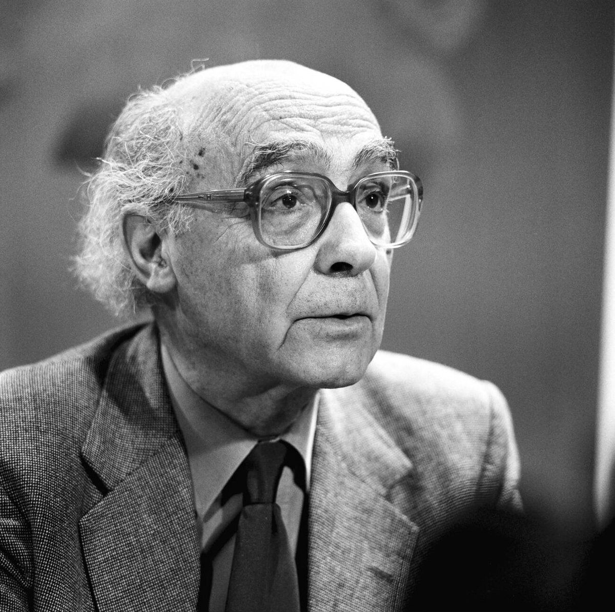 saramaguianos's tweet image. 16 de novembro de 2025, 103 anos do nascimento de José #Saramago. Celebremos com sua obra, sempre viva e cara ao nosso tempo.