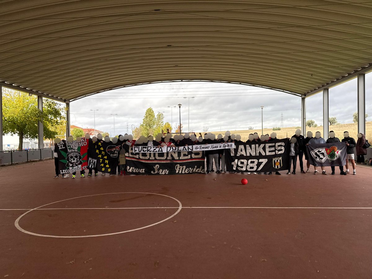 🤜🏼🤛🏼💚🤍🤍🖤1⃣3⃣🏛️