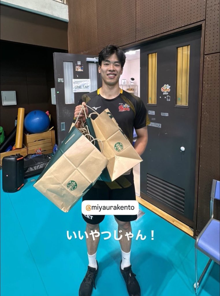 mmm_iyaura's tweet photo. 小川選手をニート呼びする宮浦様いまだにおもろい https://t.co/kM4NU17C1o