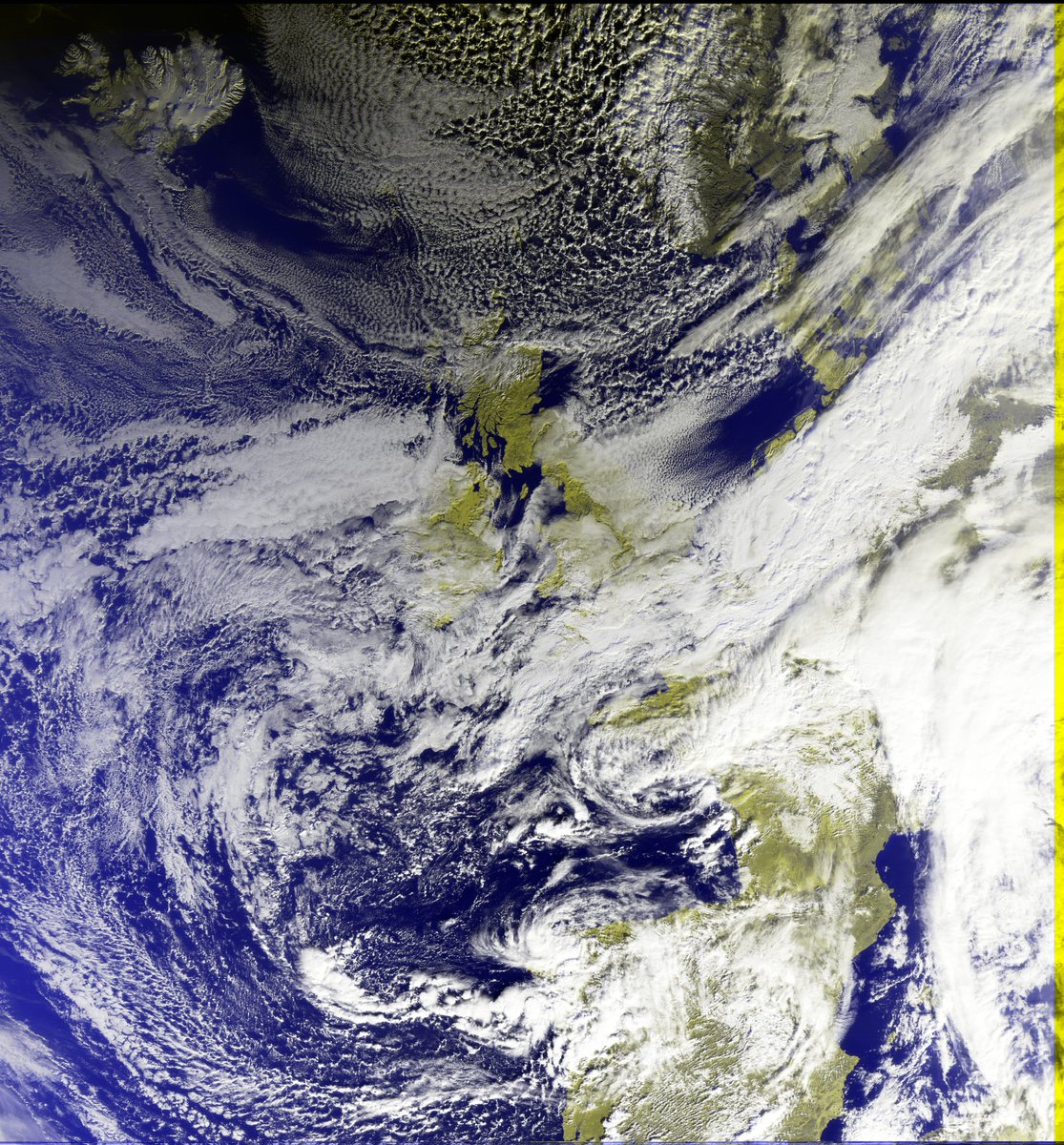 petermeteor's tweet image. FY3F&apos;s &quot;full&quot; pass this morning, pretty cloudy stuff..
(false color / true color)