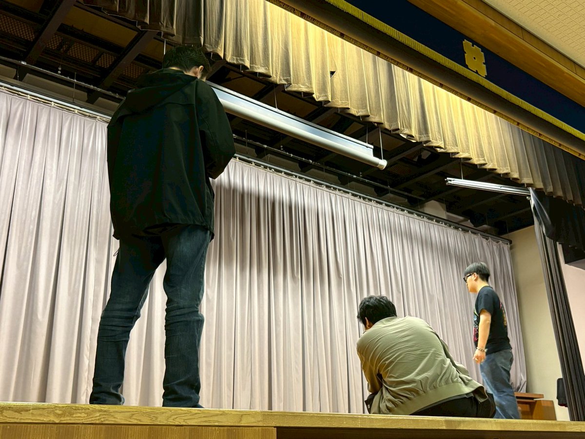 gekidan_SAP2024's tweet image. こぬばぬわ！
副宰の蒼井瑠です！！
今日はステージを使っての稽古となりました！やはり広い場所で声を出すと気持ちがいいですね…。
加えて衣装合わせ並行してやっていきました…めっちゃ出来良かったぁ〜惚れちまうところでした。

#劇団SAP
#劇団StageArtProduction