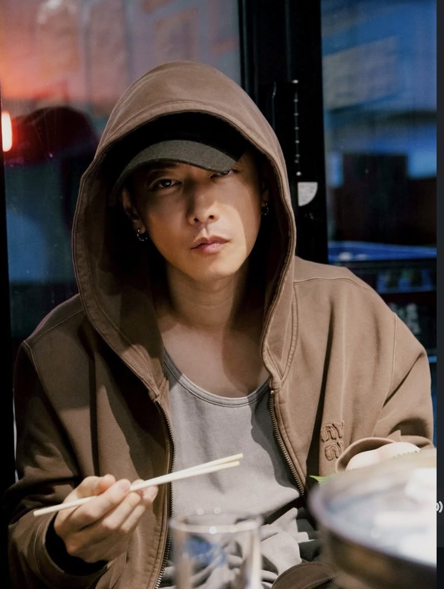 8I6mo20M47XzQM0's tweet image. 物憂げな表情
BGM ♪I love  youオルゴール
いい曲ですよねー
#佐藤健　#佐藤健Instagram