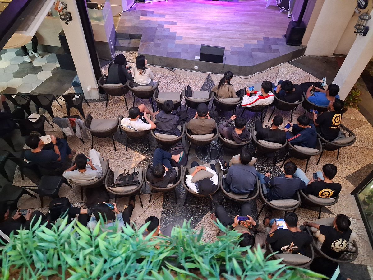 parAdies tweet media