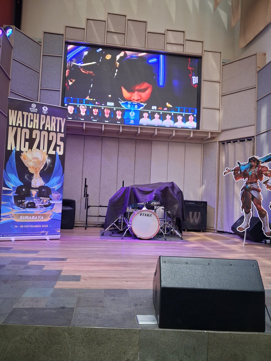 parAdies tweet media