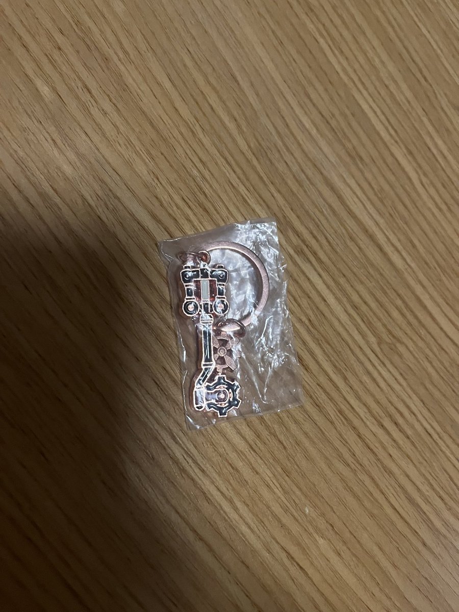 IamBob77's tweet photo. It’s a shame that all that’s left of Missing Link is this keychain. On the other hand, this is easily the coolest keychain I own.
#Kingdomhearts #MissingLink https://t.co/2CTeSdCPnP