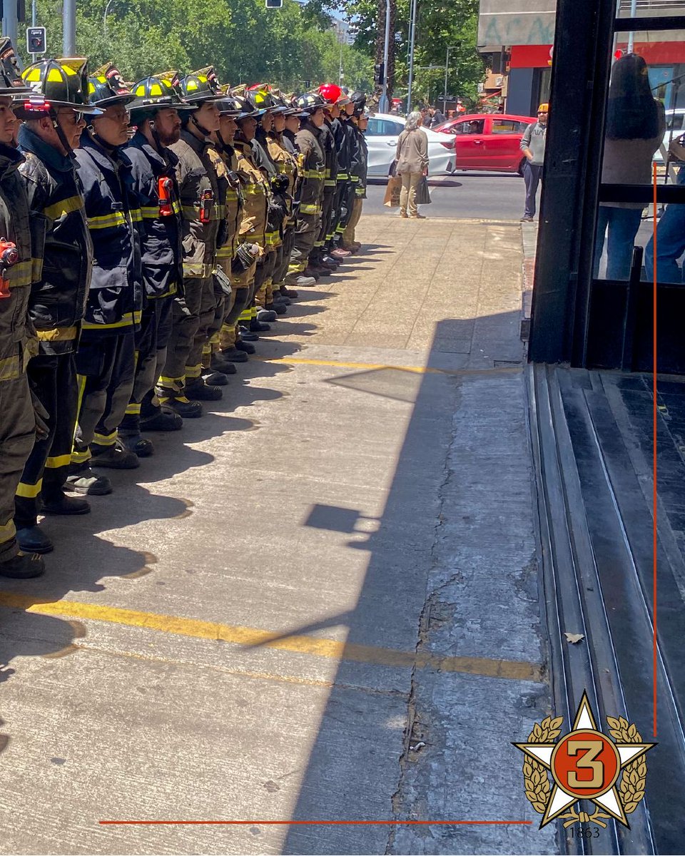 El 15 de noviembre, como cada año, rendimos merecidos honores a Patricio Cantó Feliú, mártir de nuestra Compañía y del Cuerpo de Bomberos de Santiago, fallecido el 15 de noviembre de 1962 tras el derrumbe de una muralla durante el incendio declarado en Huérfanos con Amunátegui.