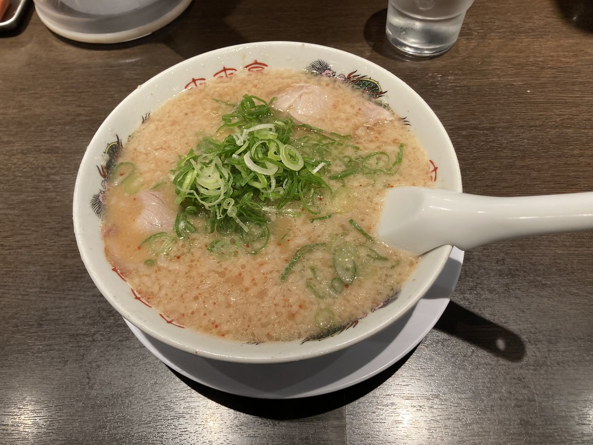 STEnterProject's tweet photo. ラーメン屋の来来亭さんが、創業記念祭で、一杯ラーメン食べると、一杯無料券をくれるというキャンペーンやりまして…人生で初めて、一日に二回同じラーメン屋さんに行って、ラーメン食べました。おかげで、２枚のラーメン無料券いただきました。…なので、また、ラーメン食べに行きたいと思います。 https://t.co/Jw8ikvefDg