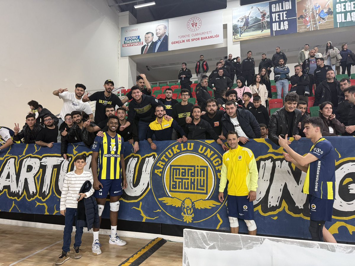 FENERBAHÇE MEDICANA VOLEYBOL TAKIMIMIZI DESTEKLEMEK İÇİN CİZRE TRİBÜNLERİNDE YERİMİZİ ALDIK! 
#UNIGFB