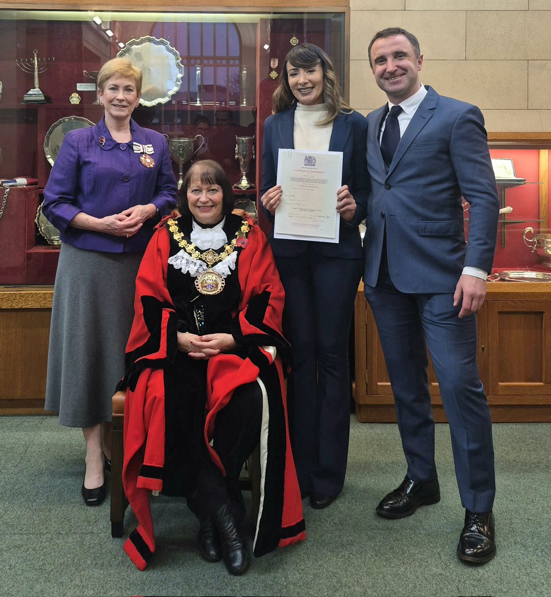 MaryLizWalker1's tweet image. Privileged to represent HM Lord-Lieutenant at Salford&apos;s Citizenship ceremony on Tuesday, Armistice Day. Our new citizens (41 from 26 countries) received a very warm welcome from the Ceremonial Mayor and our Registrars....such a joyful occasion! @GMLO_UK @SalfordCouncil