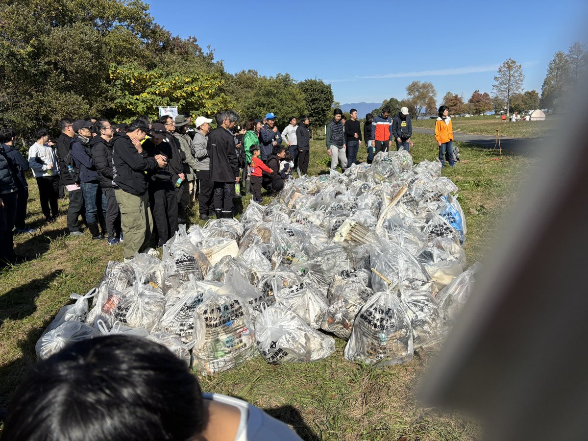 本日は、#南湖東岸  湖岸志那1の清掃活動^ ^
特に葉山川、なかなかの量💦

参加者の皆さん、お疲れ様でしたm(_ _)m

#淡海を守る釣り人の会
#釣り人が居れば水辺は綺麗になる
#釣り人による清掃活動