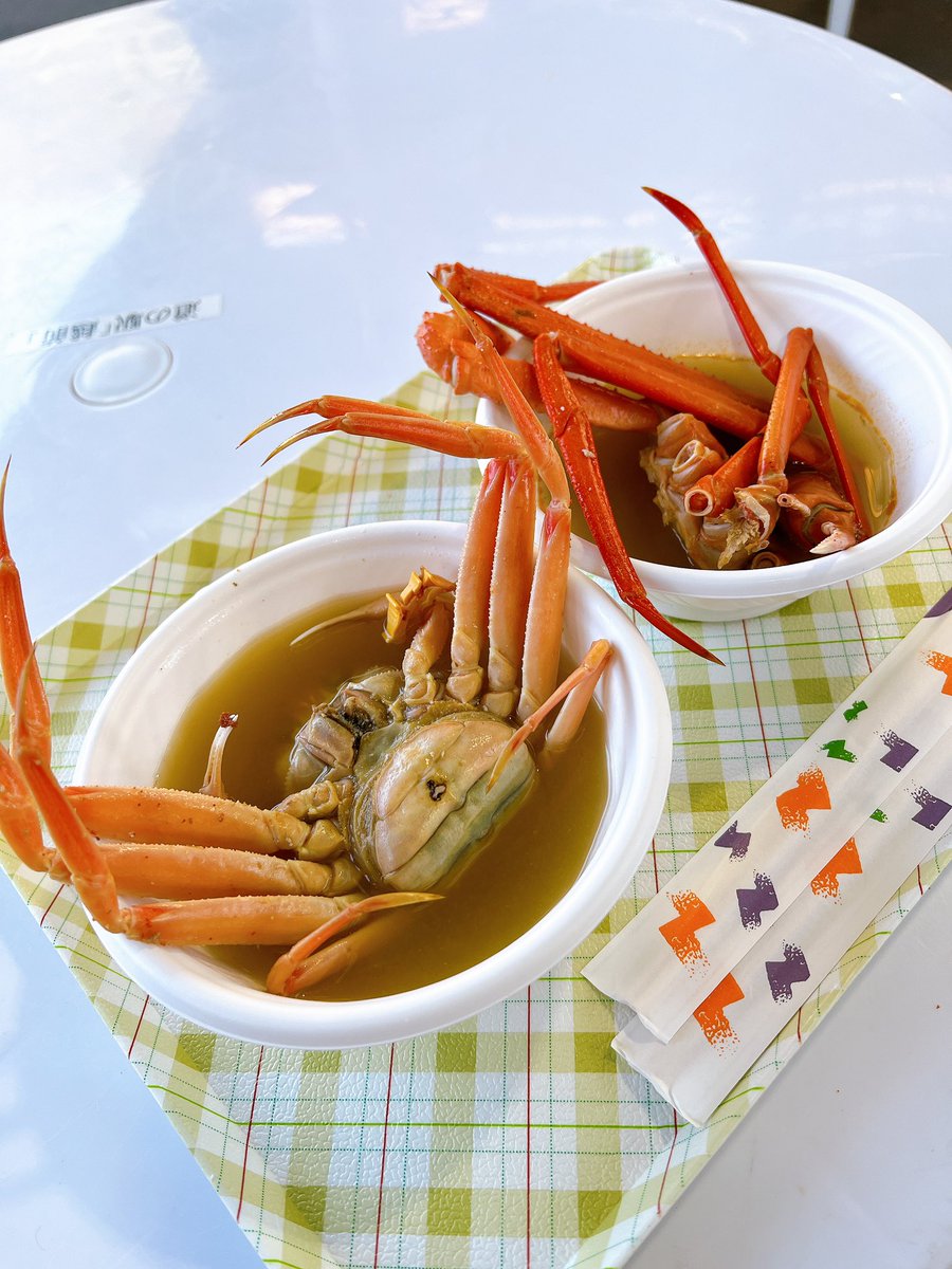 kmdr_p's tweet image. オープニングカニ祭り行ってきた🦀カニが安い！🤗カニ汁と甘エビの唐揚げとカレイの唐揚げにカニ飯でfinish！売る方も買う方もカニプロだな。カニを讃えよ🦀