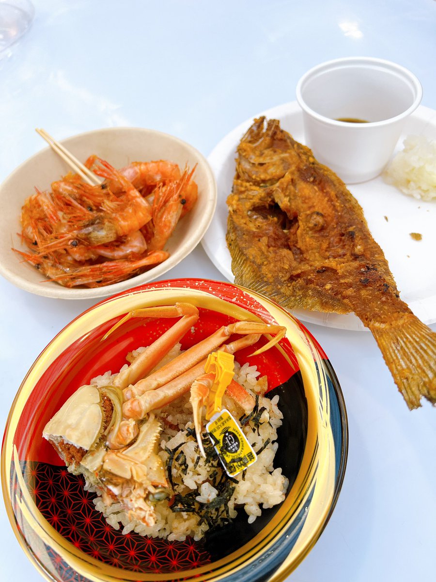 kmdr_p's tweet image. オープニングカニ祭り行ってきた🦀カニが安い！🤗カニ汁と甘エビの唐揚げとカレイの唐揚げにカニ飯でfinish！売る方も買う方もカニプロだな。カニを讃えよ🦀