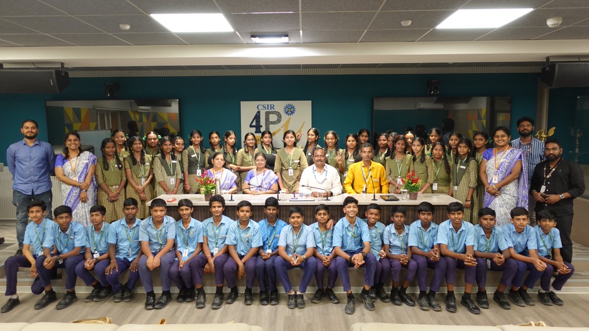 CSIR_4PI's tweet image. 45 students and 5 teachers from Karnataka Public School , K R Puram visited CSIR 4Pi for Scientist- Student interaction on 12th November 2025 @CsirJigyasa