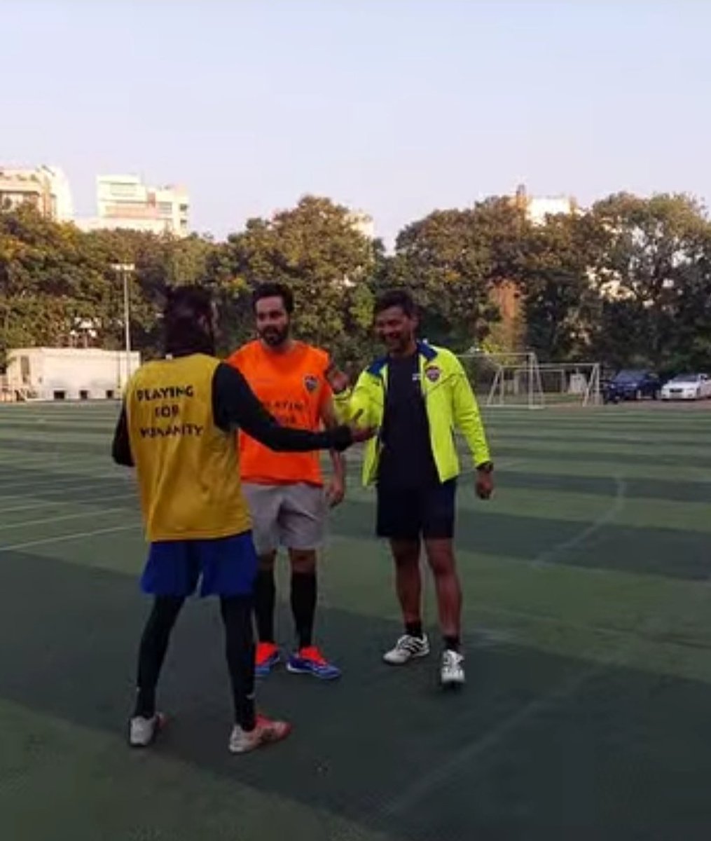 blackdollphin's tweet image. It could have been the meet cute of the winners... Still forever bros 🤝

#BB18 ❤️ #BB19 💔 

#KaranveerMehra #AbhishekBajaj 

#Abhinoor