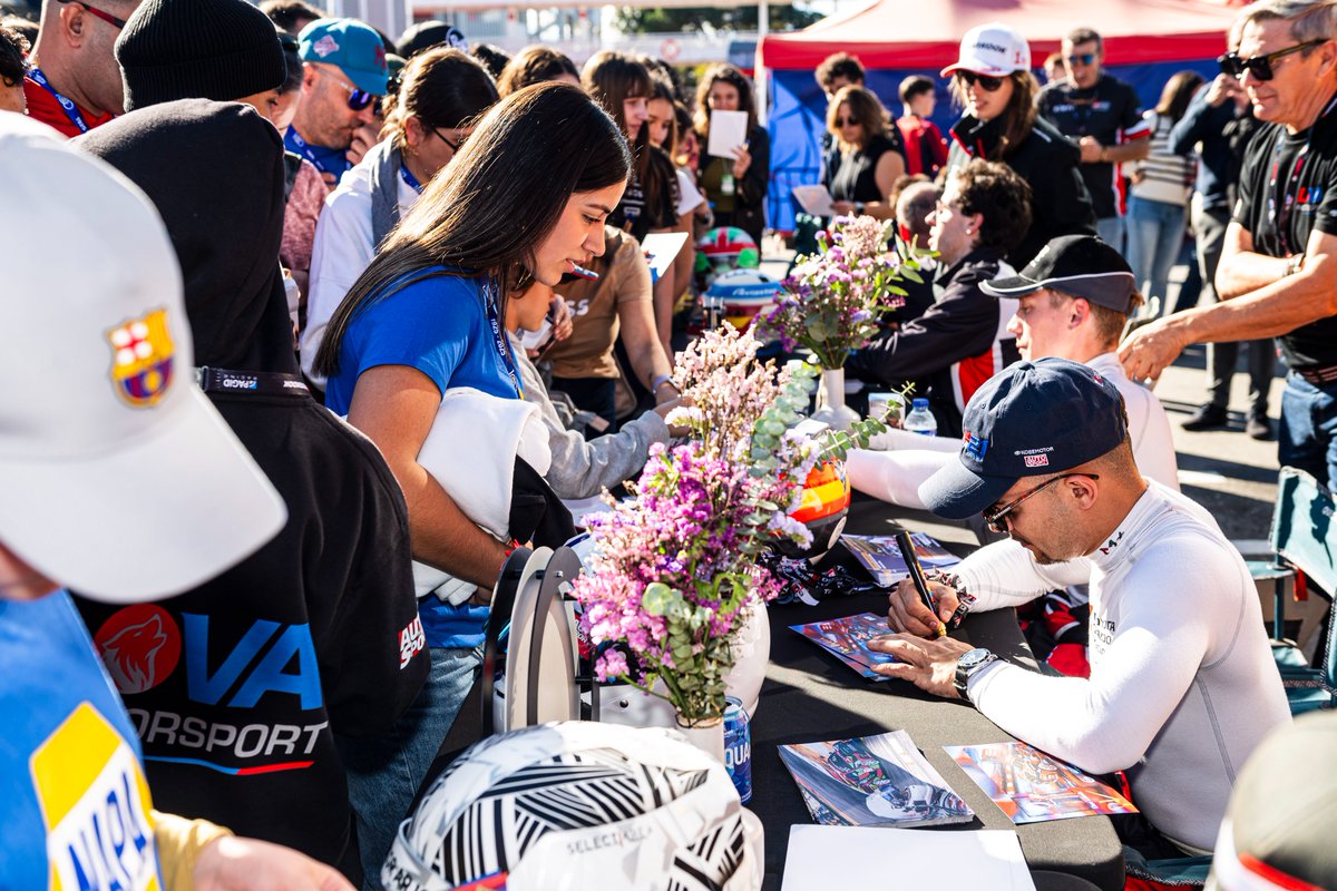 TGR_Spain's tweet image. 🎉 ¡Espectacular todo el cariño recibido! 

Era difícil conseguir que este último domingo de carreras de la #GRCupSpain 2025 fuera más especial, pero lo habéis conseguido. 🫂

#ToyotaGAZOORacing #MSISpain #GR86CircuitPack @AlbertFabrega
