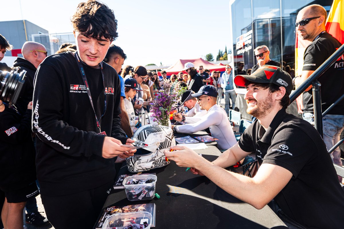 TGR_Spain's tweet image. 🎉 ¡Espectacular todo el cariño recibido! 

Era difícil conseguir que este último domingo de carreras de la #GRCupSpain 2025 fuera más especial, pero lo habéis conseguido. 🫂

#ToyotaGAZOORacing #MSISpain #GR86CircuitPack @AlbertFabrega