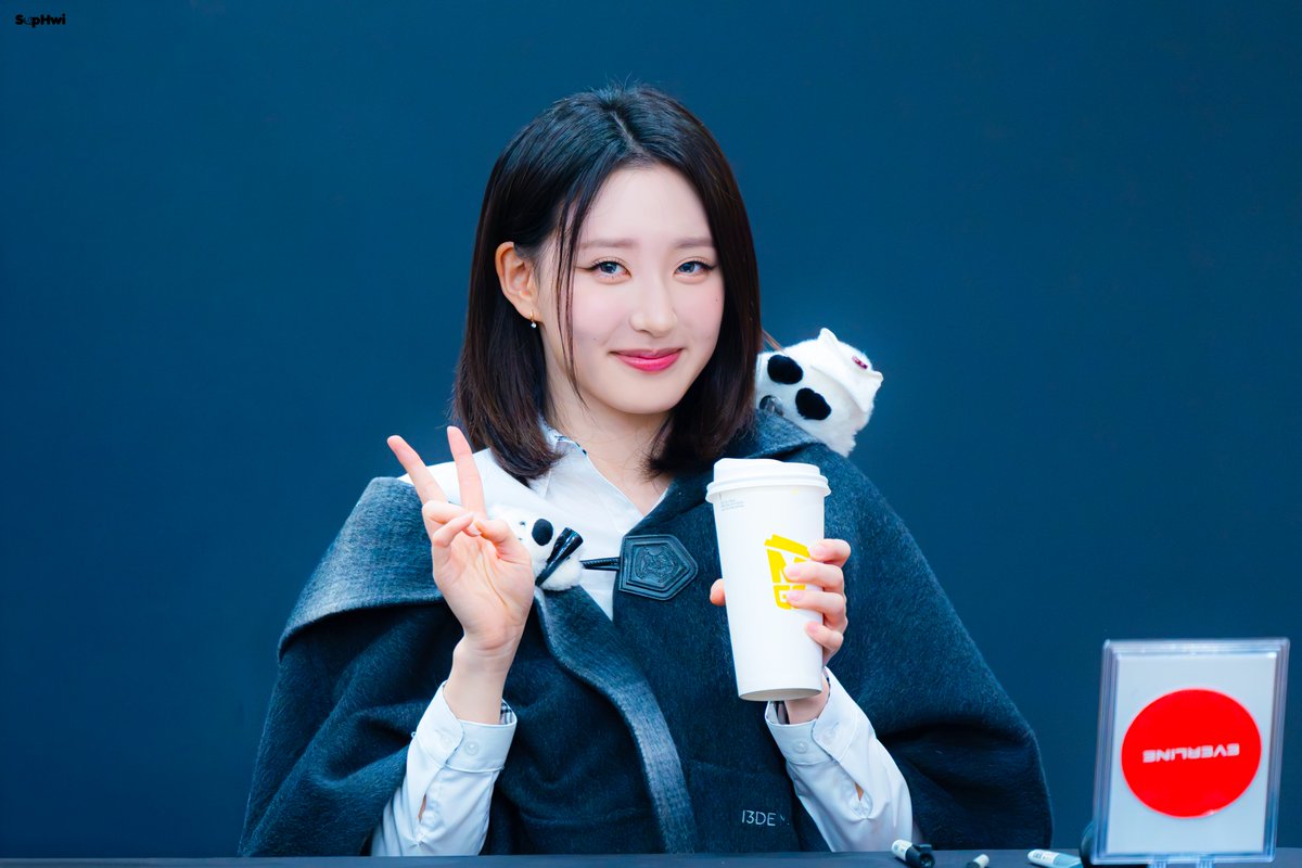 SupHwi_love's tweet image. 251116 에버라인 팬싸

#휘서 #HWISEO #하이키 #H1KEY