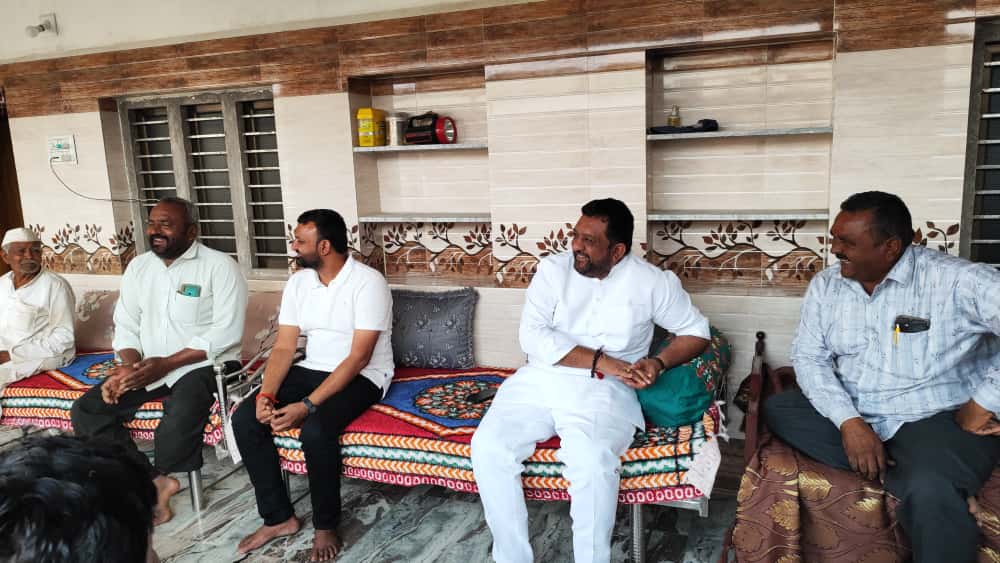 Kiritbhai_Patel's tweet image. આજરોજ વિસાવદર તાલુકા ના ગોરખપરા ( સરસઈ ) ગામ ની મુલાકાત કરી ગામ લોકો સાથે સંવાદ કરેલ.