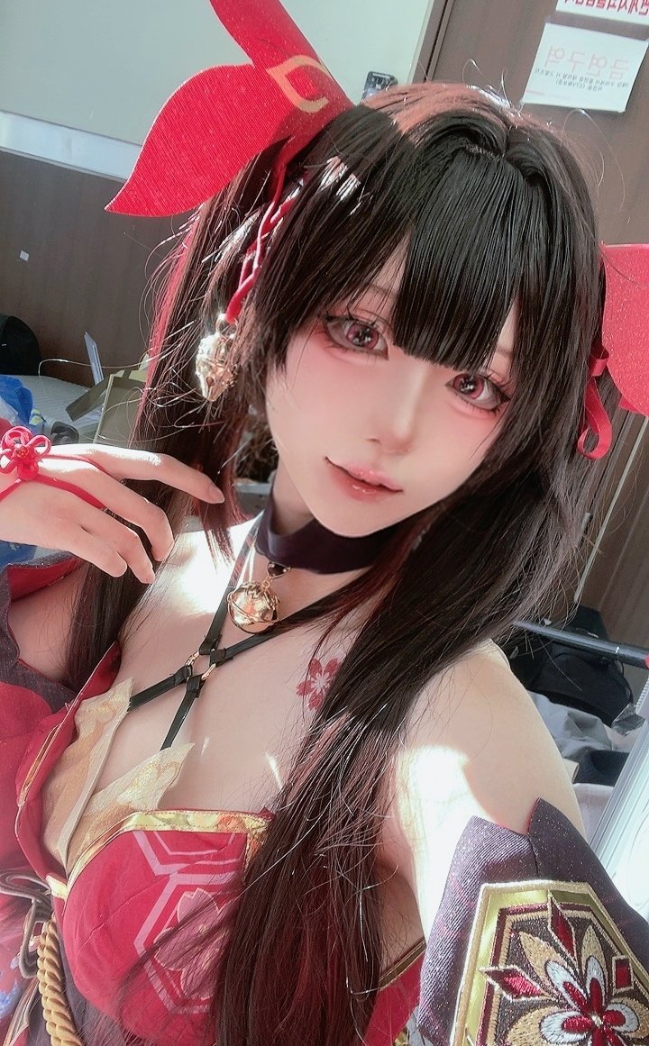 오늘 화장 잘됐던거같은데 4일동안 코스하려니까
넘 힘들어서 거의 안내려가서 많이 못봤네요 흑흑 아쉽따
블리전 양일가니까 오시는분들 만나요!!♥︎