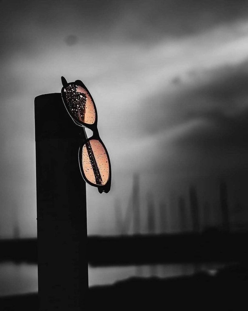 - إذا أردت أن ترى الأشياء كما هي لا كما تُحبها فأخلع عن عينيك ضباب العاطفة وأنظر بعين العقل 🤍.

 #رسالة_اليوم 👆