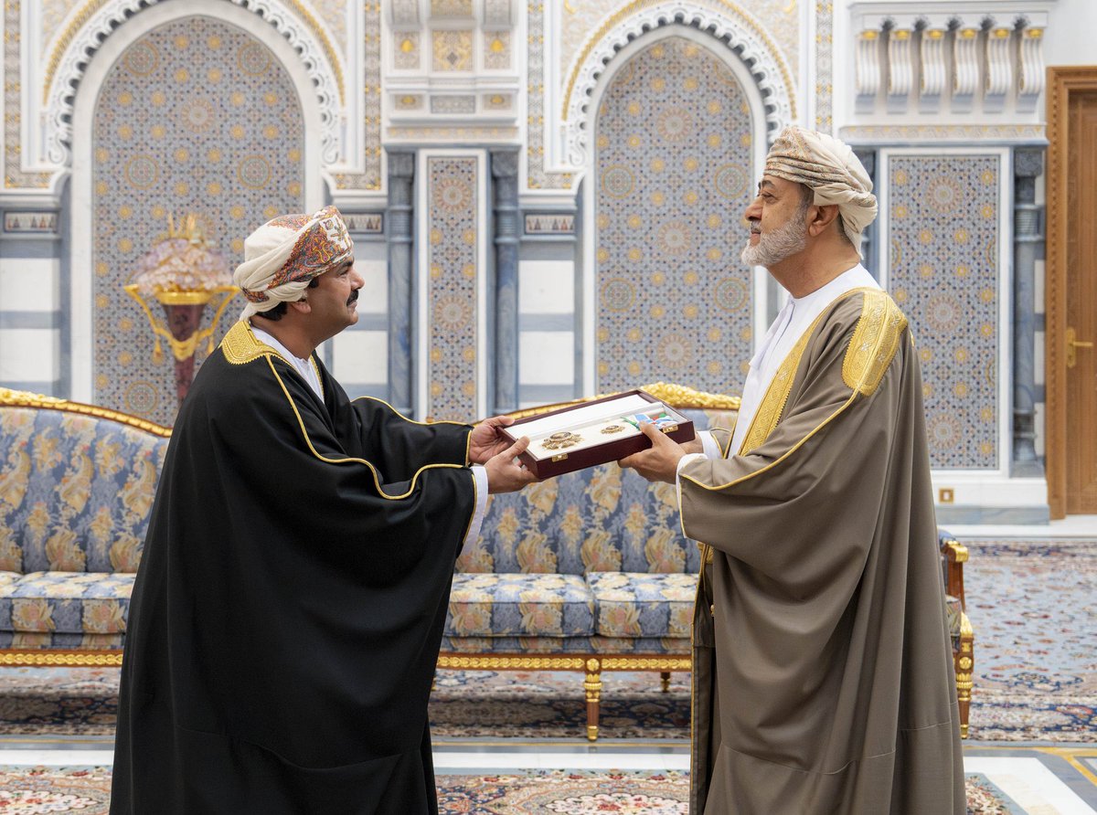 hilalalsarmi's tweet photo. أبارك لأخي العزيز سعادة/ محمد بن حمد الصارمي رئيس المراسم السلطانية لحصوله على وسام الإشادة السلطانية من الدرجة الأولى..
حفظ الله جلالة السلطان و أدامه لنا سنداً وذخرا.. https://t.co/oZWt9h7dwG