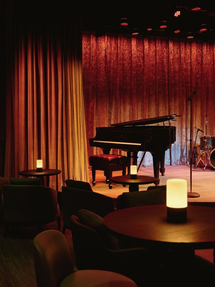 Recruitsdoll's tweet photo. Im singing and playing piano at the old jazz bar in the city tonight you guys should come see me! https://t.co/ckdP155AVY