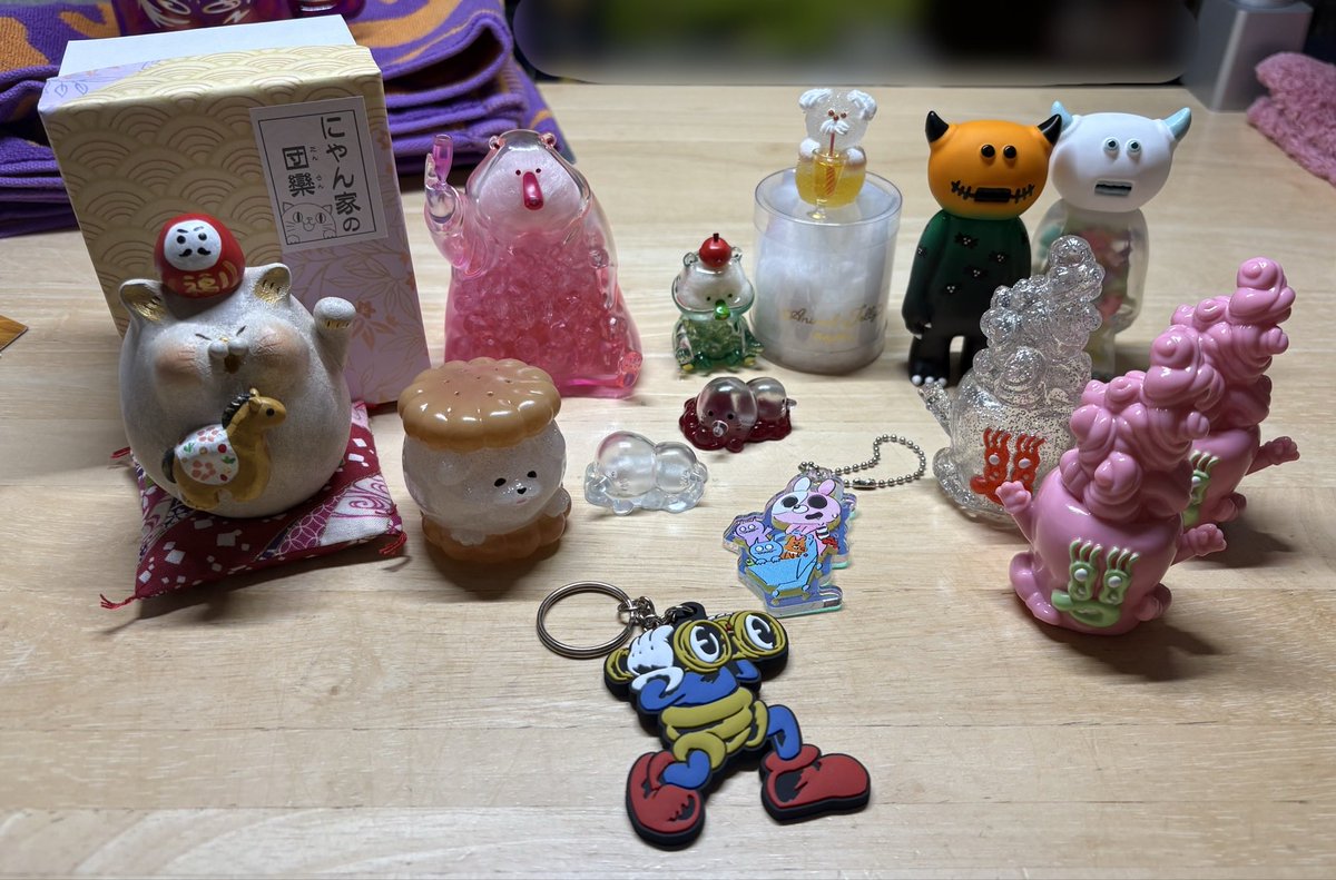 初のデザフェス、レザフェス行ってきた！
今回はお目当ての子達をゲット出来たら帰ったけど、次回は練り歩いていろんな作家さんの作品見よ〜楽しみ！
可愛過ぎてずっと眺めちゃう🥰
<a href="/Usagi_Tanaka/">タナカウサギ Usagi TANAKA</a> 
<a href="/nyan_q/">にゃん家の団欒®🍘にゃん(ΦωΦ)</a> 
<a href="/myenchiang/">Johnny Sheep Toys｜デザフェス両日N-261</a> 
<a href="/hatsutorin/">Hatsutorin / ハツトリン @ デザフェス No.F-1 両日出展</a> 
<a href="/ymbk_yellow/">アサヨシ🟡ﾃﾞｻﾞﾌｪｽ62▶︎A136~138</a> 
<a href="/shichigo7/">七語つきみ@デザフェス両日B-285</a> 
<a href="/milkmonsterhug/">Milky Hug🌷デザフェス62.西館1階E-113</a>