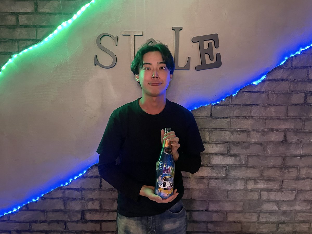 minami_source's tweet photo. 昨日は「Googleのクチコミ見て来ました！」とご来店いただいたお客様も🙌
嬉しすぎます…！口コミやSNSをきっかけにSTYLEを見つけてもらえるの、本当にありがたいです🔥
またふらっと遊びに来てくださいね🍸

#心斎橋バー #STYLE #バー巡り #心斎橋飲み https://t.co/kRpZ22TaBu