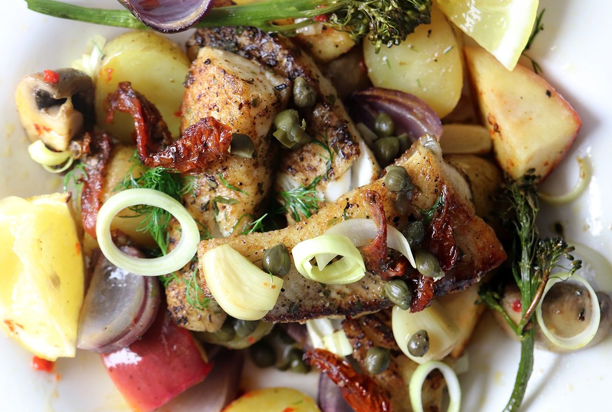 HurmerintaArt's tweet image. Learn about spices and herbs, including their health benefits. This #cookbook is filled with recipes and full-page color photographs of delicious side dishes, salads, soups, pasta, fish, shrimp, chicken, lean meat and healthy desserts. 
Save 50% today! a.co/d/b3Kd4XU