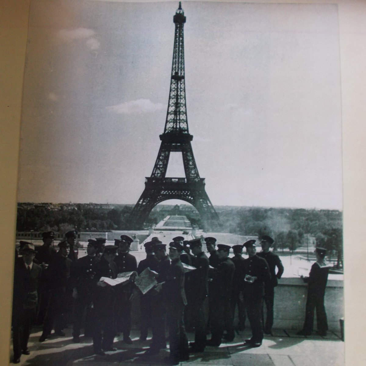 日本海軍が戦時中に潜水艦でフランスまで行ってついでに観光をした時の写真