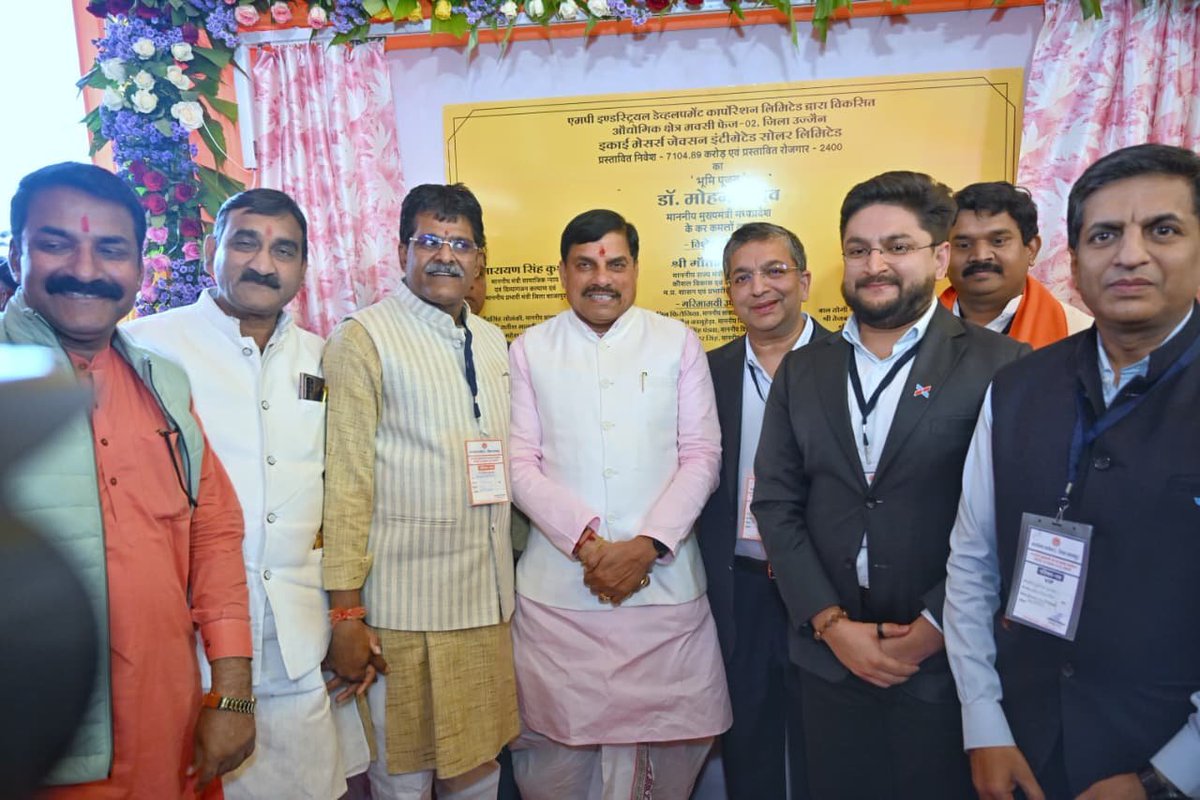 शाजापुर जिले के मक्सी में आयोजित कार्यक्रम में मुख्यमंत्री डॉ. मोहन यादव ने औद्योगिक क्षेत्र मक्सी फेज-2 में जेक्सन इंटीग्रेटेड सोलर लिमिटेड की नई इकाई का भूमिपूजन किया।  

<a href="/DrMohanYadav51/">Dr Mohan Yadav</a> <a href="/Industryminist1/">Industry Policy & Investment Promotion Department</a> #CMMadhyaPradesh #MadhyaPradesh