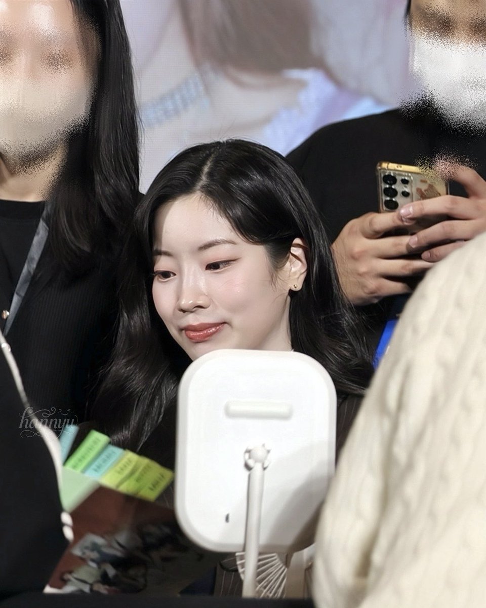 dahyunpopbase's tweet image. When she sees ONCE, her eyes light up ✨️🥹