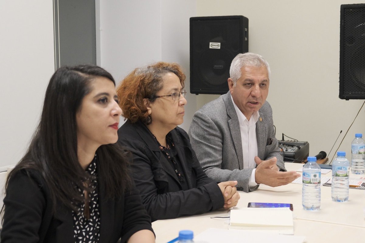 Ekmek, Barış, Özgürlük için saray düzenine son! 
Bildirgemizi mücadele güçleriyle paylaşmaya ve tartışmaya devam ediyoruz.
İzmir’de sendika yöneticileri, aydın, akademisyen ve bilim insanlarıyla bir araya geldik, bildirgemizi, siyasi gelişmeler, süreç ve ekonomik gelişmeler