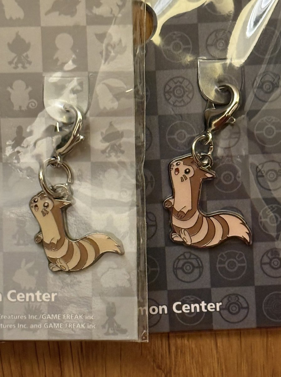 【オオタチメタルチャーム新旧比較】
ポーズが一緒だから気づかなかったけど、並べて見るとサイズも大きくなってるし塗装の質も上がってるし、お顔のバランスもかなり変わってるんだなぁって実感…どっちも好き！！