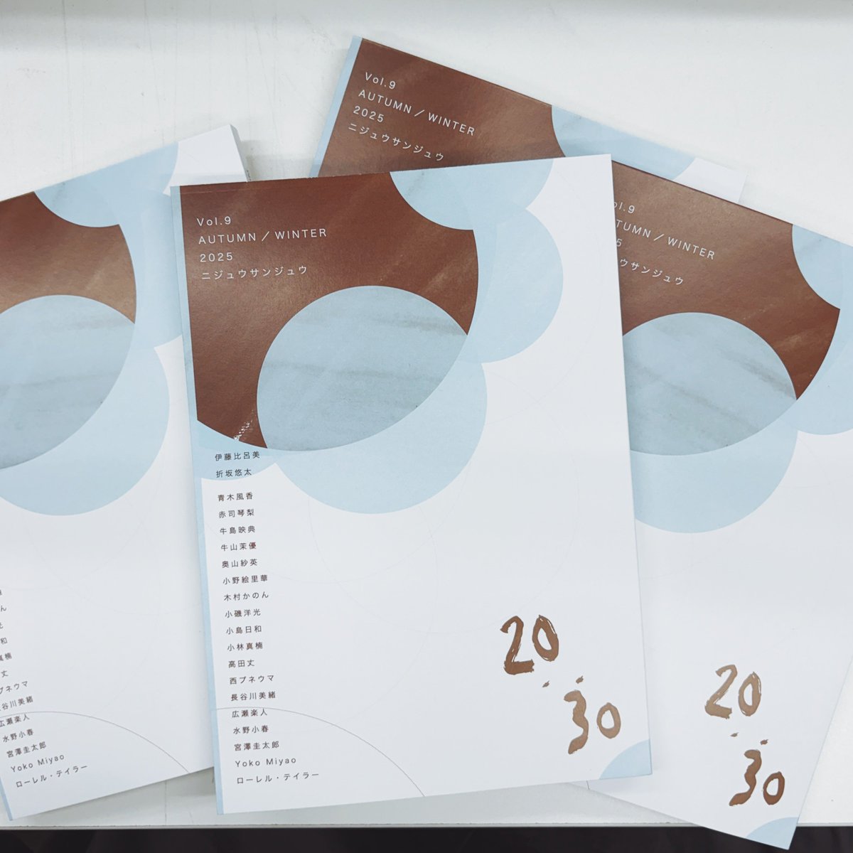 nijuusanjuu's tweet photo. 【お知らせ】
ニジュウサンジュウ最新刊Vol.9は #文学フリマ東京41 で初売りです。ブースは【に-01.02】です。
巻頭 折坂悠太さん、インタビューで伊藤比呂美さんをお招きしています。
よろしくお願いします！ https://t.co/nvNjdIphwo