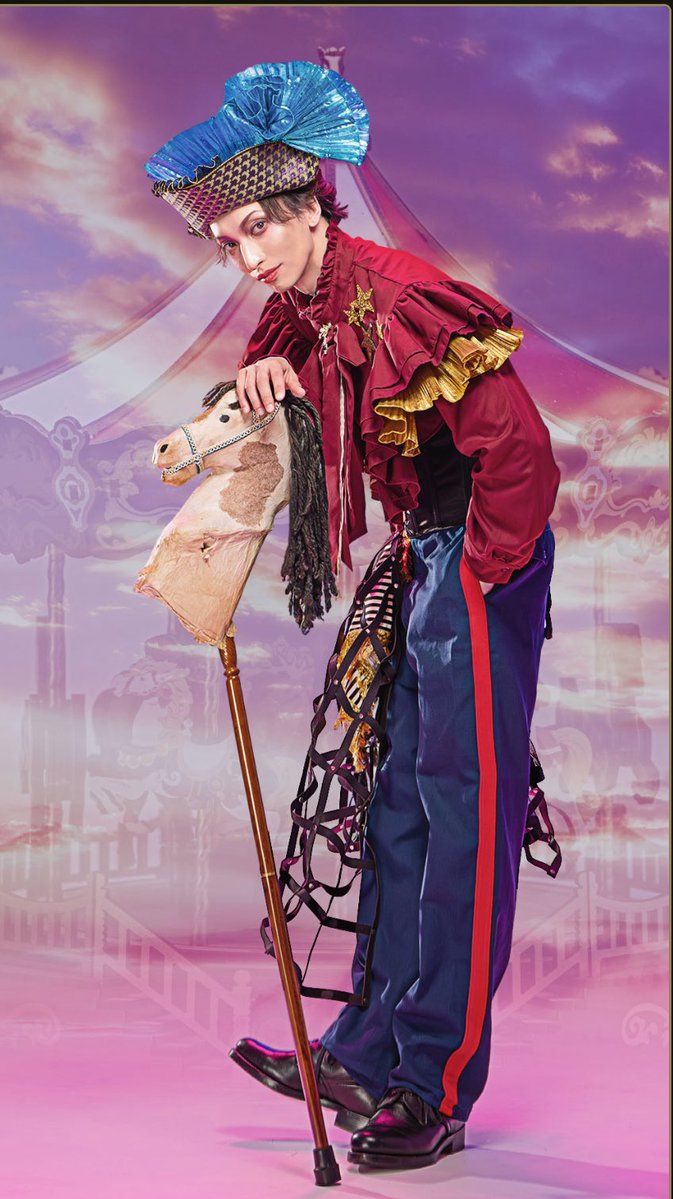 otakeELI's tweet image. #社中パンジャン 初日まで【あと5日】！

大貴くん+井俣さんと！初めましての #三好大貴 さん。めっっっちゃ歳下だって知ってるけど｢お兄ちゃん｣と呼びたくなるのは何故でしょう。頼りがいが限界突破してる。
ちょっと様子がおかしくなるシーンが最高です！舞台上で笑わないように気をつけないと...