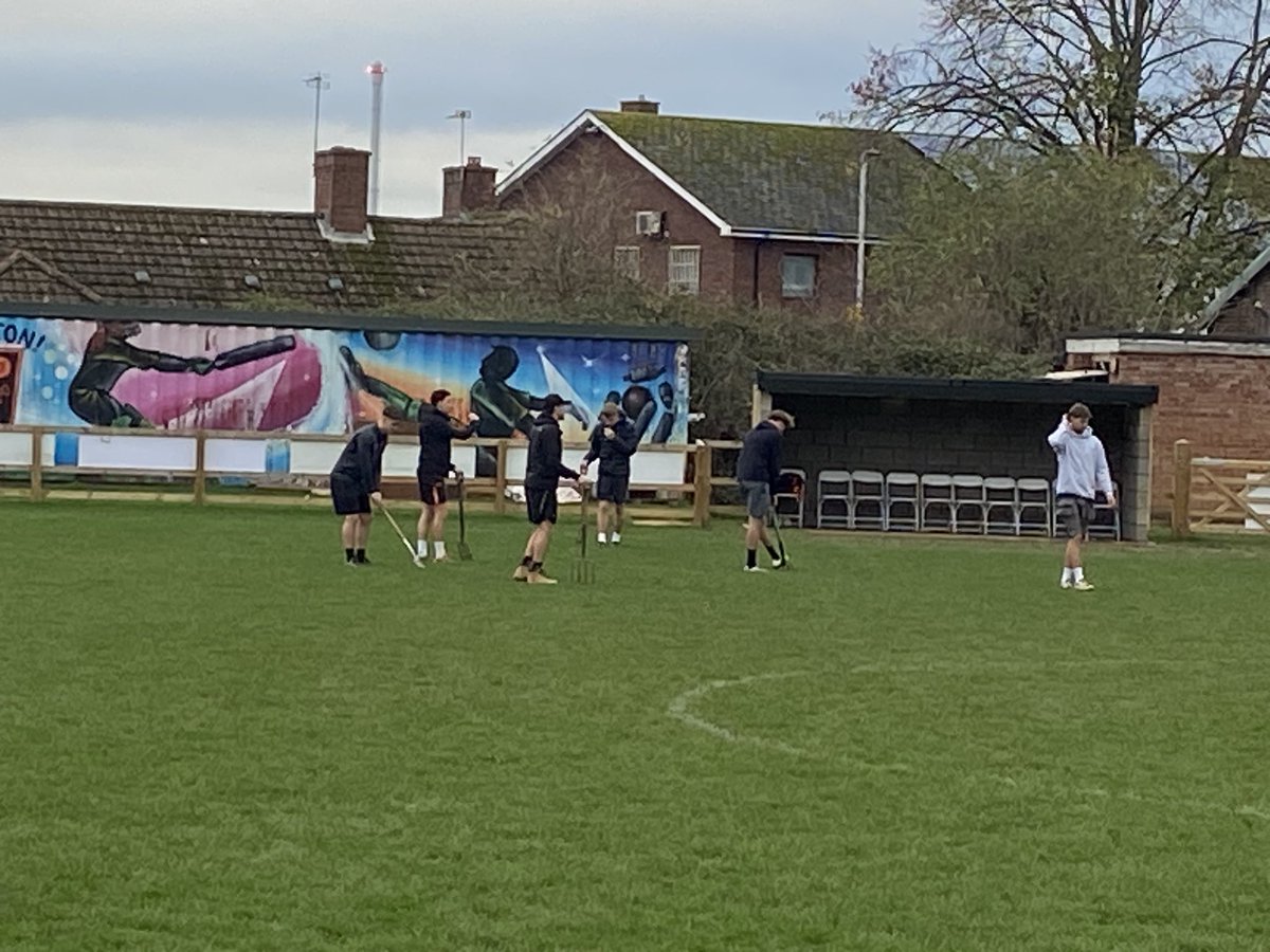 Things you love to see. Alphington 1st team players and committee members helping to repair the pitch after yesterday’s match!
Especially after our tractor was stolen during the week 🧡⚽️