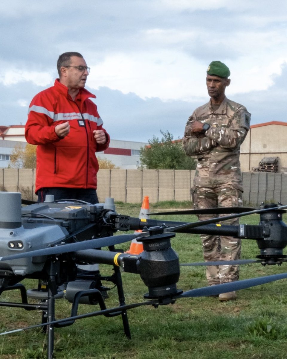 CDC1REG's tweet image. Démonstration impressionnante du #drone porteur de chargeslourdes du @pompiersdugard à Laudun !

Une vraie puissance aérienne mise en œuvre par les pompiers pour renforcer les interventions d’urgence. 🚁🔥
Bravo aux SDIS30 👏