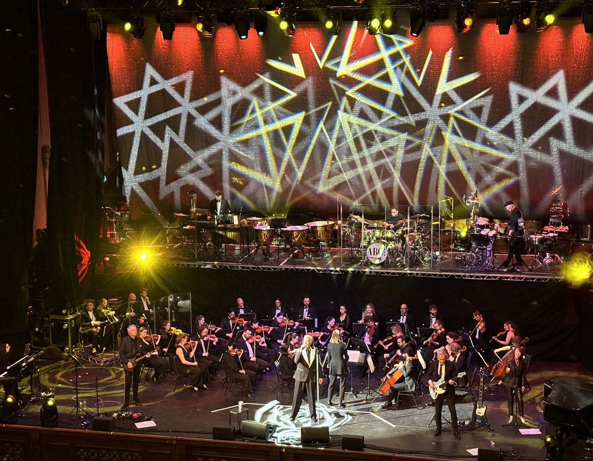 Gillian ⚡️Ashton 👩🏻‍🎤 ★ tweet media