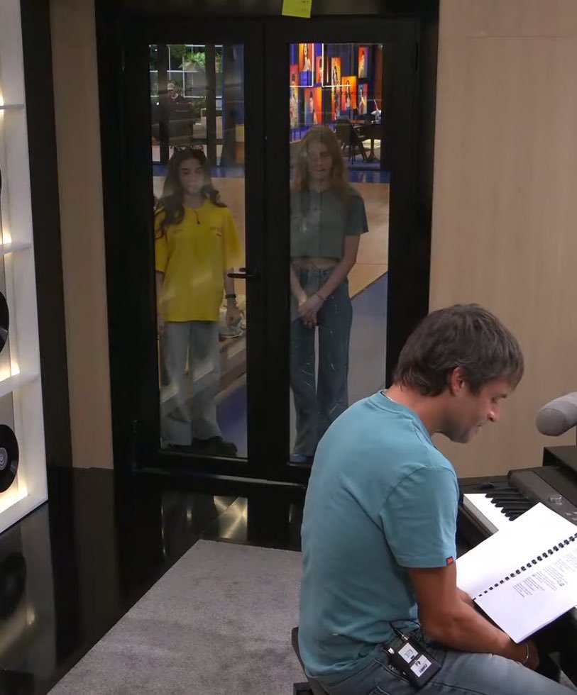 "puede salir claudia a jugar? 🧍‍♀️🧍‍♀️ #OTDirecto16N